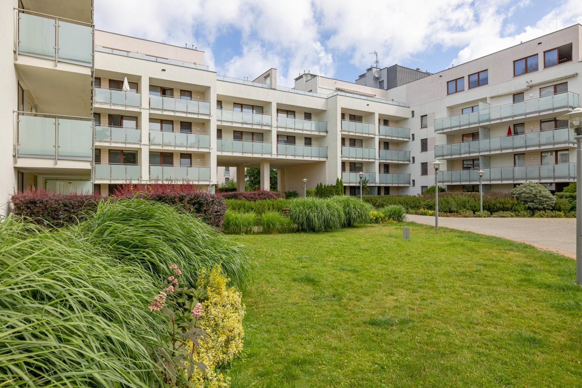 Aquamarina Apartment With Terrace - Close To The Beach - By Renters Miedzyzdroje Extérieur photo